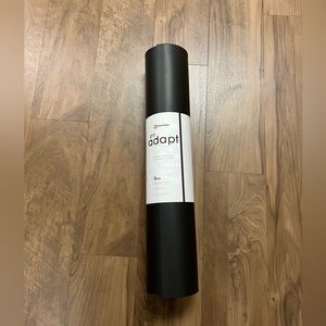 Manduka GRP® ADAPT YOGA MAT 5MM HOT YOGA MAT IN BLACK STANDARD SIZE “71